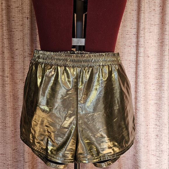 Gold shorts - Picture 1 of 6